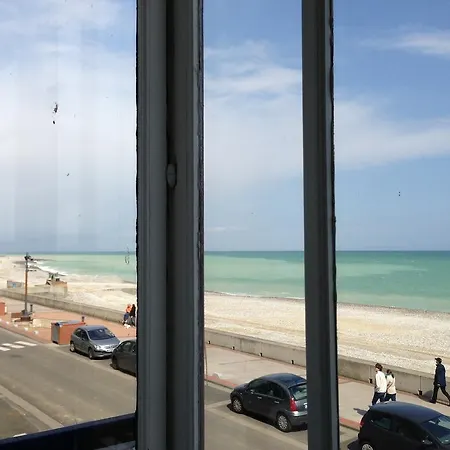 La Goelette 梅尔·莱斯·拜恩斯